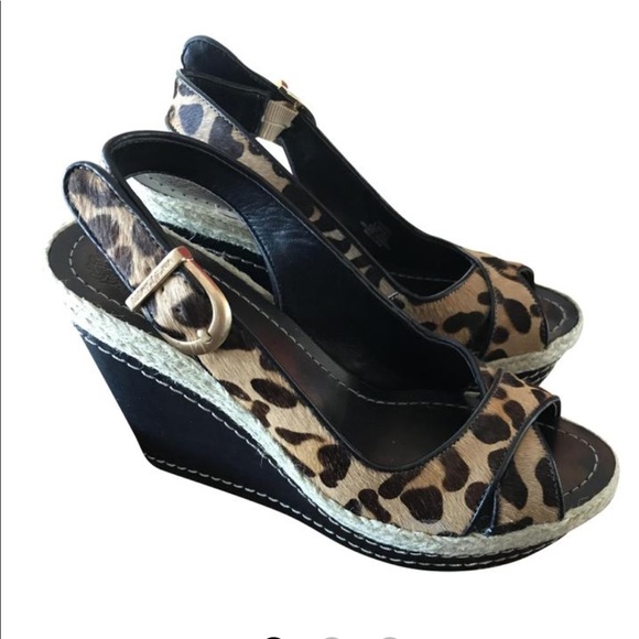 VINCE CAMUTO ESTERA Wedge Sandals (9) Leopard - Picture 1 of 8